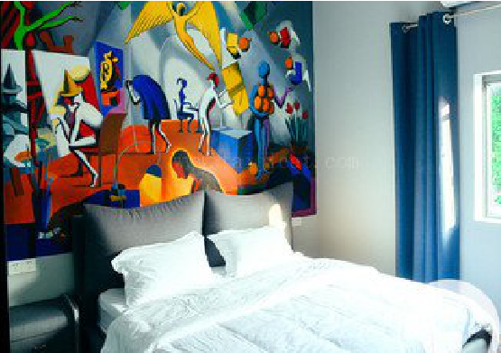 轵城对于酒店的墙体彩绘而言更注重哪些方面？